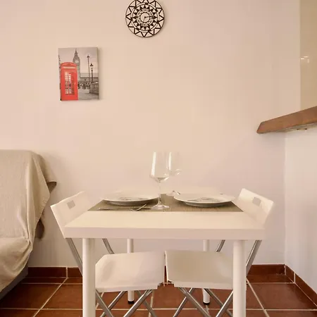 Cerca De La Playa Torrecilla *