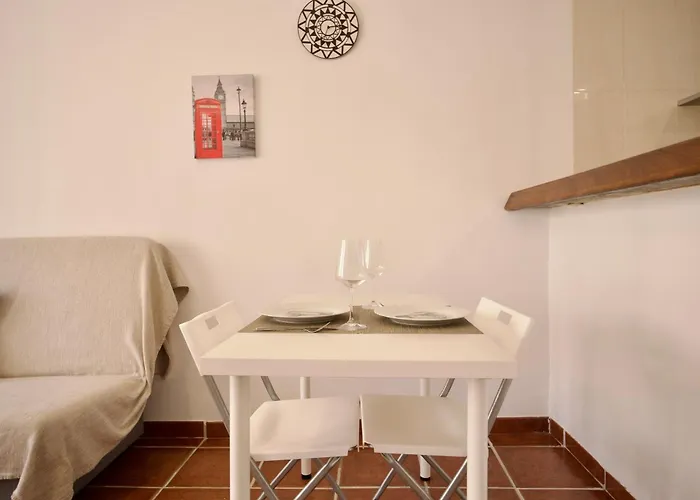 Cerca De La Playa Torrecilla *